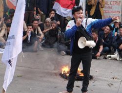 XTC Kritik Pedas Bupati Purwakarta Cuma Bayangan KDM, Bukan Pemimpin Sejati