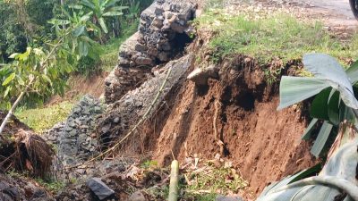 Diduga tidak sesuai spesifikasi, pekerjaan boronjong di cigalontang baru beberapa bulan sudah ambruk